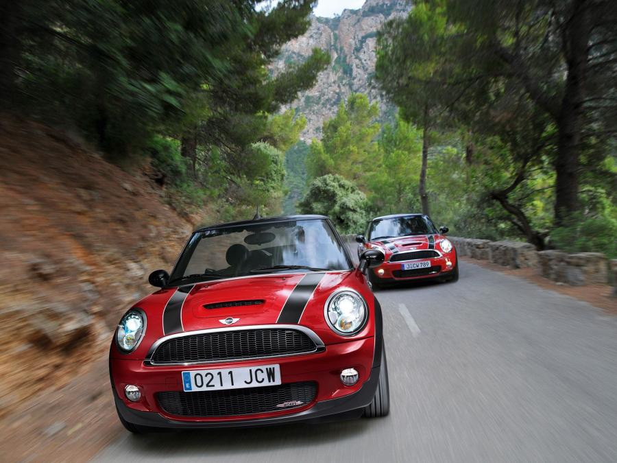  Mini Cooper JCW Cabrio 2009 года  (фото 19 из 40)